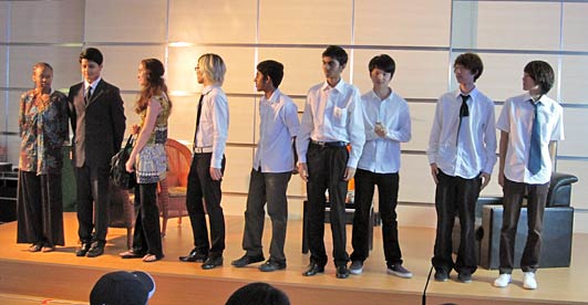 國(guó)際項(xiàng)目部11年級(jí)學(xué)生演出劇本《貴在真誠(chéng)》獲得成功