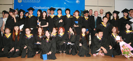  成都美視師一學(xué)校國際項目部第二屆IB班畢業(yè)典禮 