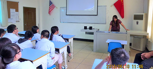  UEI畢業(yè)生成絲語(yǔ)同學(xué)與美視-UEI在讀學(xué)生分享美國(guó)大學(xué)留學(xué)經(jīng)歷 