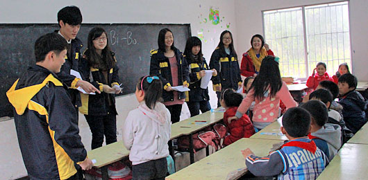  國際項目部學子到仁壽縣鳳梧小學做義工 