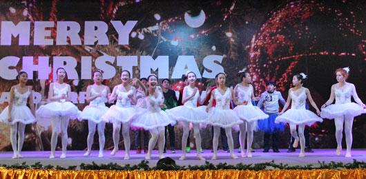  融合部歡慶圣誕 