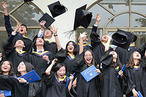  【畢業(yè)季】回憶與暢想--融合部12年級學(xué)生畢業(yè)典禮 