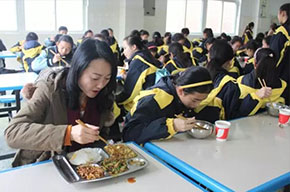  【中學部】副班主任食堂就餐記 