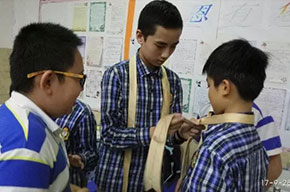  行走在中學(xué)部的一群小六學(xué)生的日常 