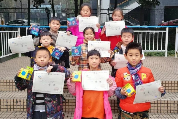 垃圾分類(lèi)，美視學(xué)子在行動(dòng)！