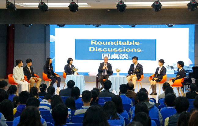 國(guó)際教育交流周——?jiǎng)蚋毙ｉL(zhǎng)大衛(wèi)·卡德維爾教授到訪美視融合部