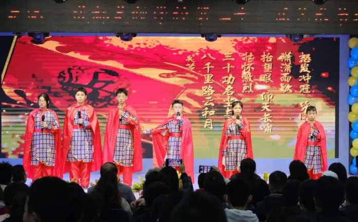  吟誦經(jīng)典 傳承文化——中學部第二十一屆藝術節(jié)之詩歌朗誦比賽圓滿落幕啦 