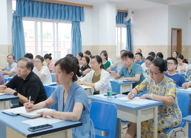 潛龍騰淵，春風(fēng)十里——成都美視師一學(xué)校中學(xué)部再獲殊榮