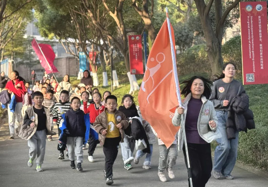 蛇年新啟 夢(mèng)想續(xù)航——中國部·小學(xué)元旦迎新活動(dòng)