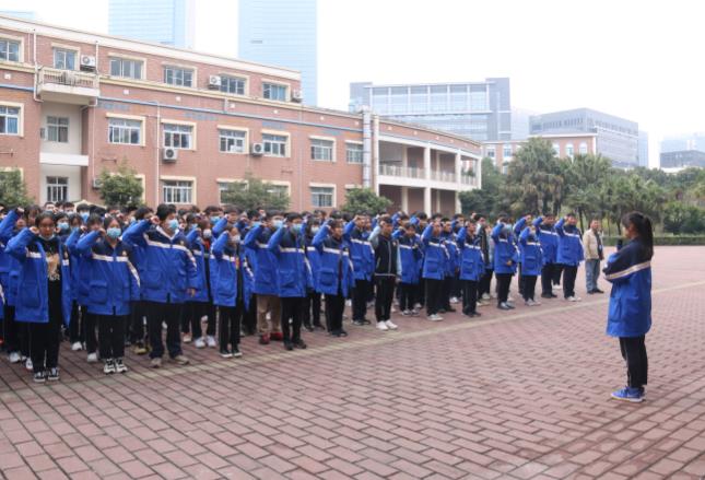 點(diǎn)燃激情 成就夢(mèng)想——美視師一學(xué)校初高三中高考沖刺誓師大會(huì)